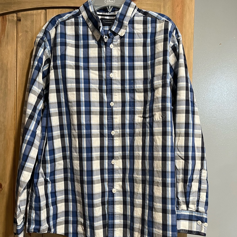 Men’s Roundtree & Yorke-Trademark-Shirt Size LG